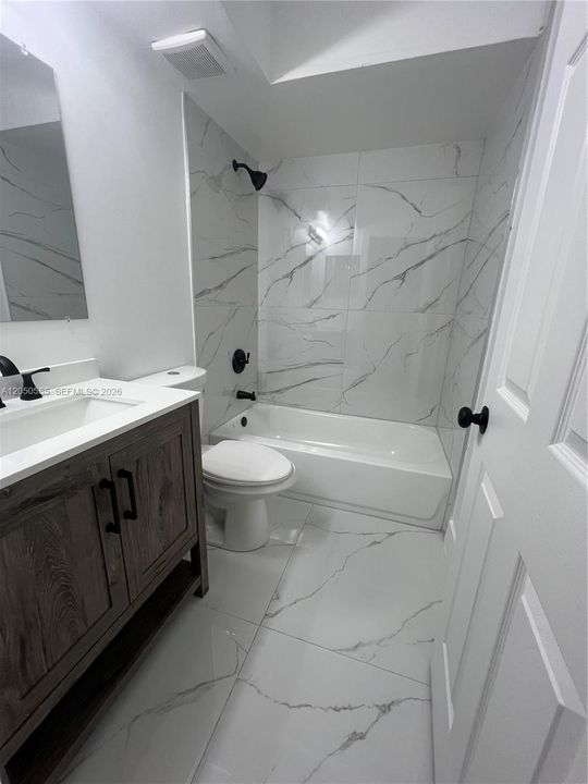 For Rent: $1,990 (2 beds, 1 baths, 741 Square Feet)