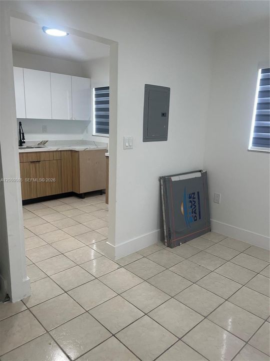 For Rent: $1,990 (2 beds, 1 baths, 741 Square Feet)