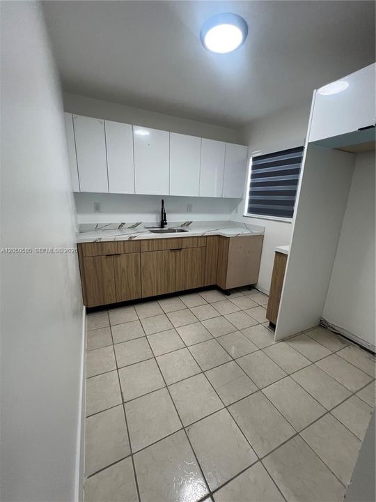 For Rent: $1,990 (2 beds, 1 baths, 741 Square Feet)