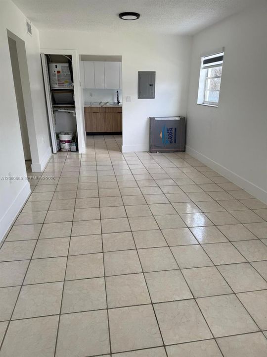 For Rent: $1,990 (2 beds, 1 baths, 741 Square Feet)