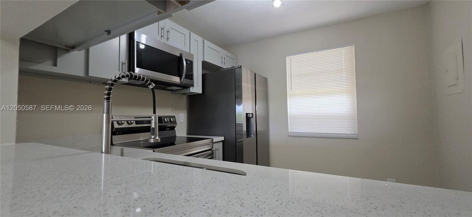 For Rent: $1,850 (2 beds, 2 baths, 809 Square Feet)