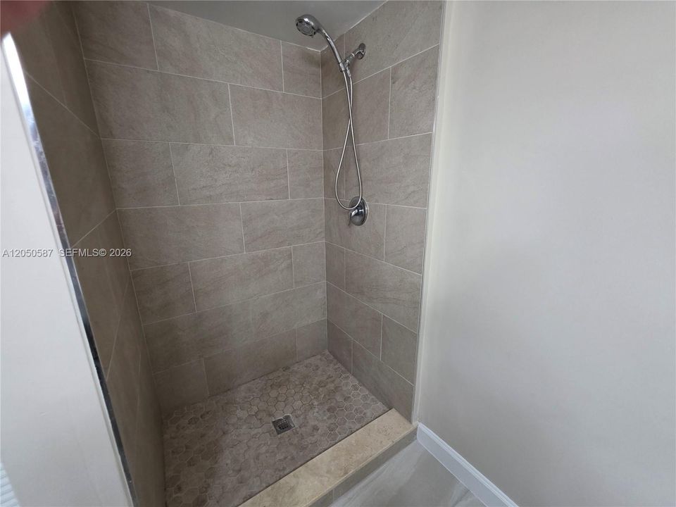 For Rent: $1,850 (2 beds, 2 baths, 809 Square Feet)