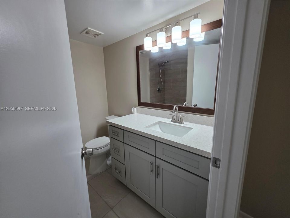 For Rent: $1,850 (2 beds, 2 baths, 809 Square Feet)