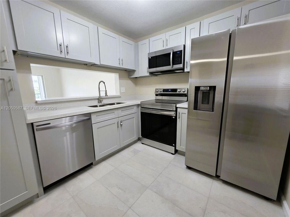 For Rent: $1,850 (2 beds, 2 baths, 809 Square Feet)