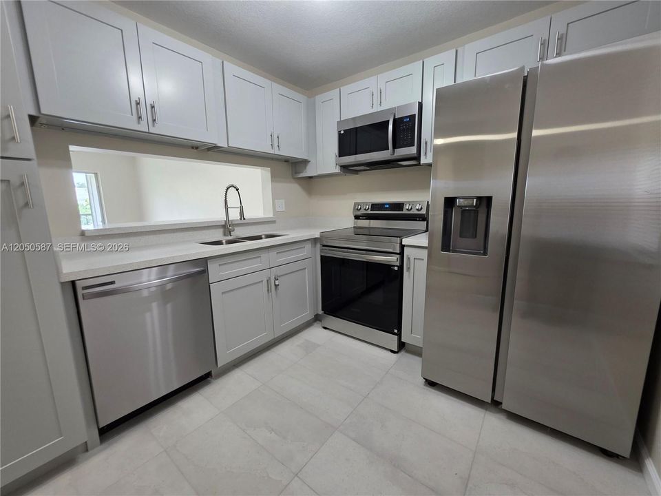 For Rent: $1,850 (2 beds, 2 baths, 809 Square Feet)