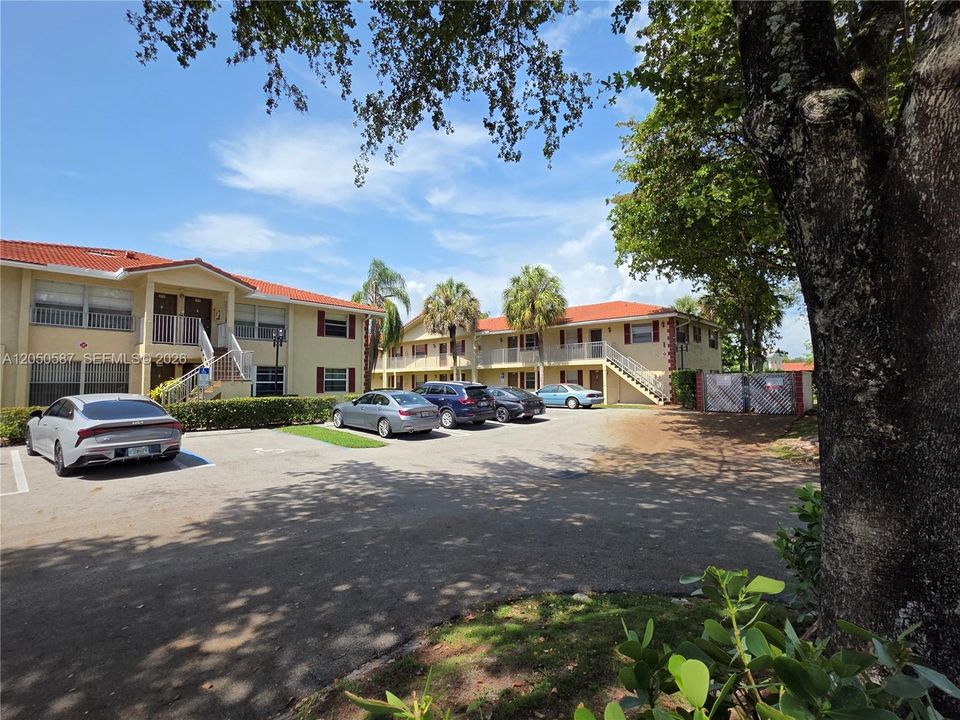 For Rent: $1,850 (2 beds, 2 baths, 809 Square Feet)