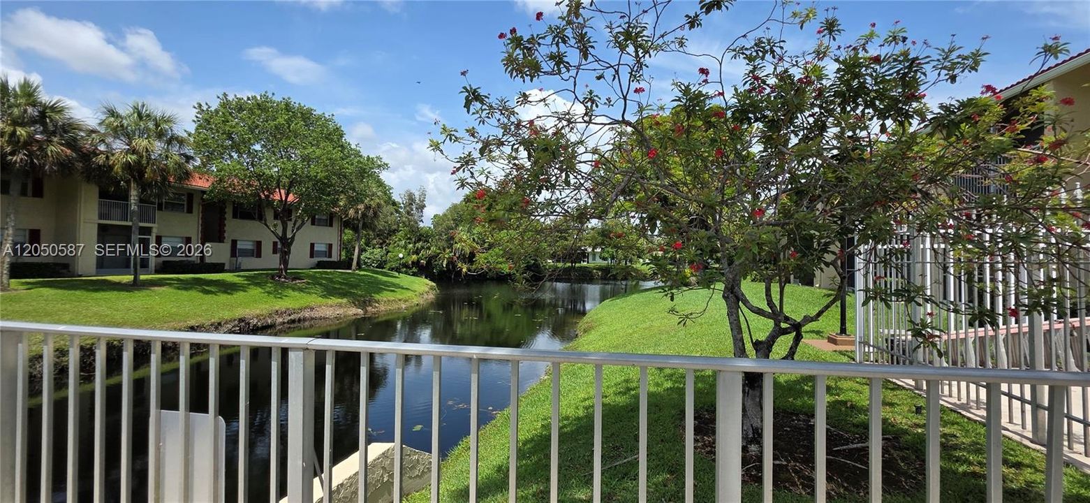 For Rent: $1,850 (2 beds, 2 baths, 809 Square Feet)