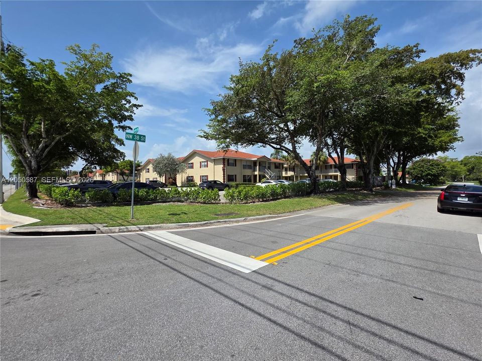 For Rent: $1,850 (2 beds, 2 baths, 809 Square Feet)