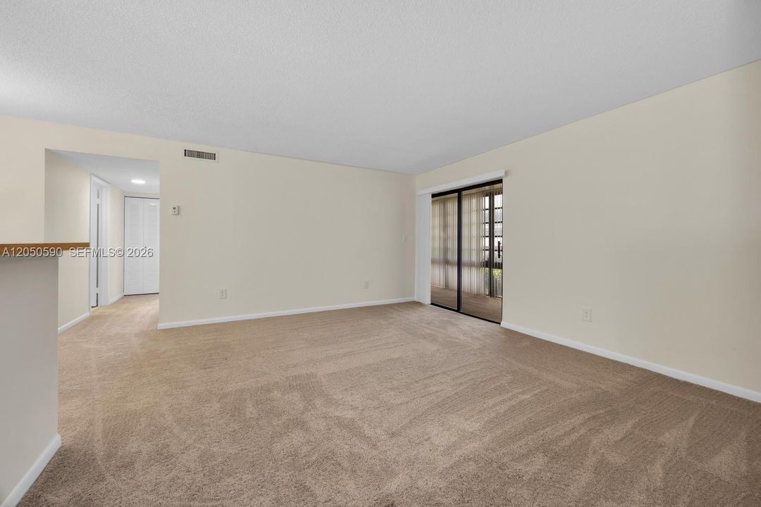 For Sale: $235,000 (2 beds, 2 baths, 870 Square Feet)