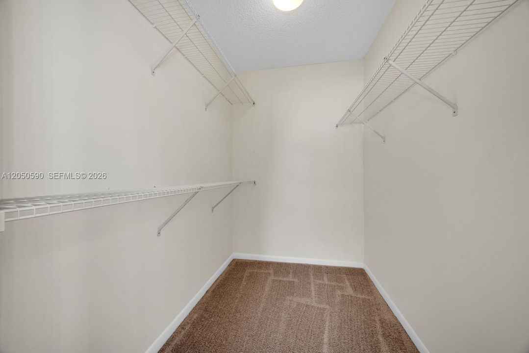For Sale: $235,000 (2 beds, 2 baths, 870 Square Feet)