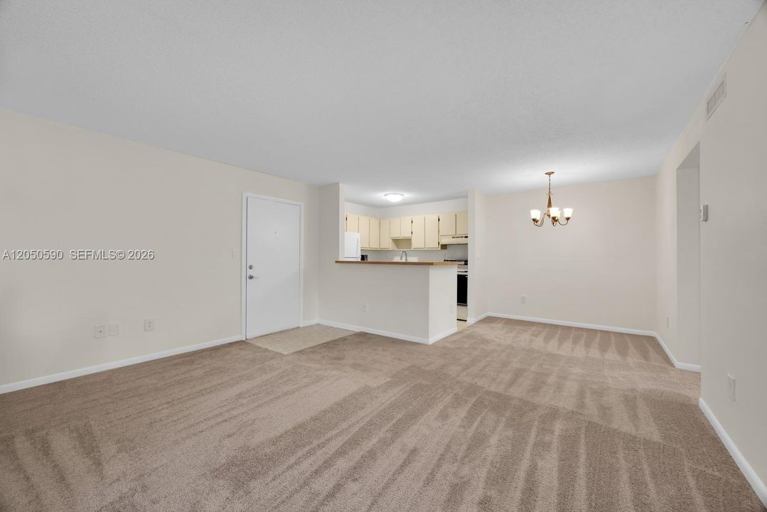 For Sale: $235,000 (2 beds, 2 baths, 870 Square Feet)