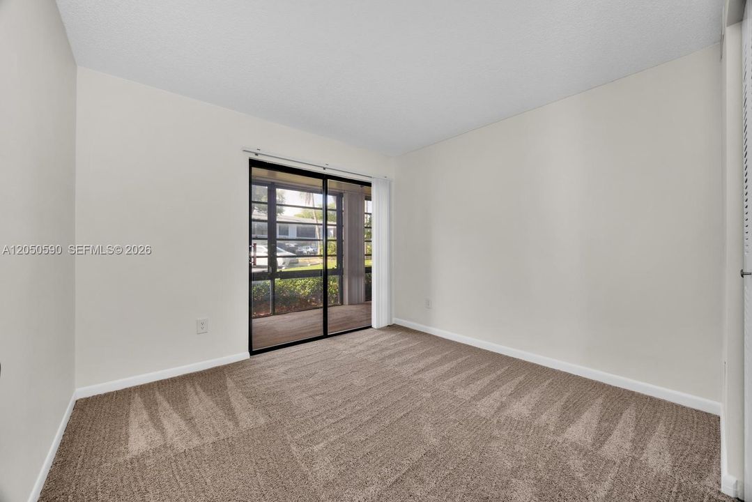 For Sale: $235,000 (2 beds, 2 baths, 870 Square Feet)
