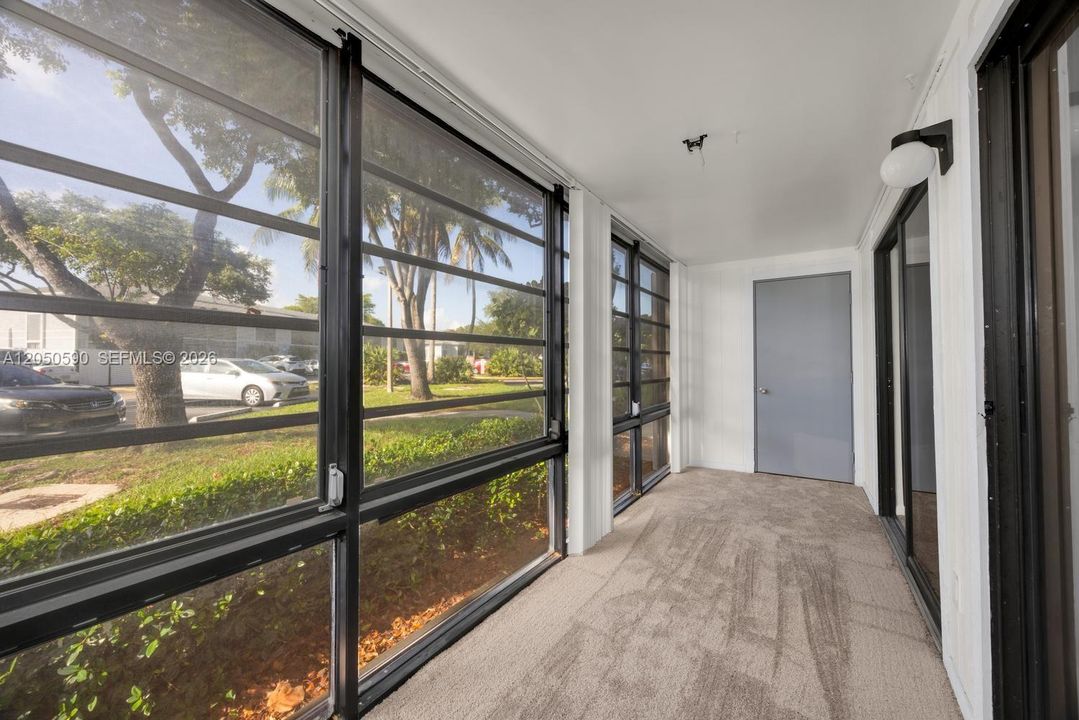 For Sale: $235,000 (2 beds, 2 baths, 870 Square Feet)