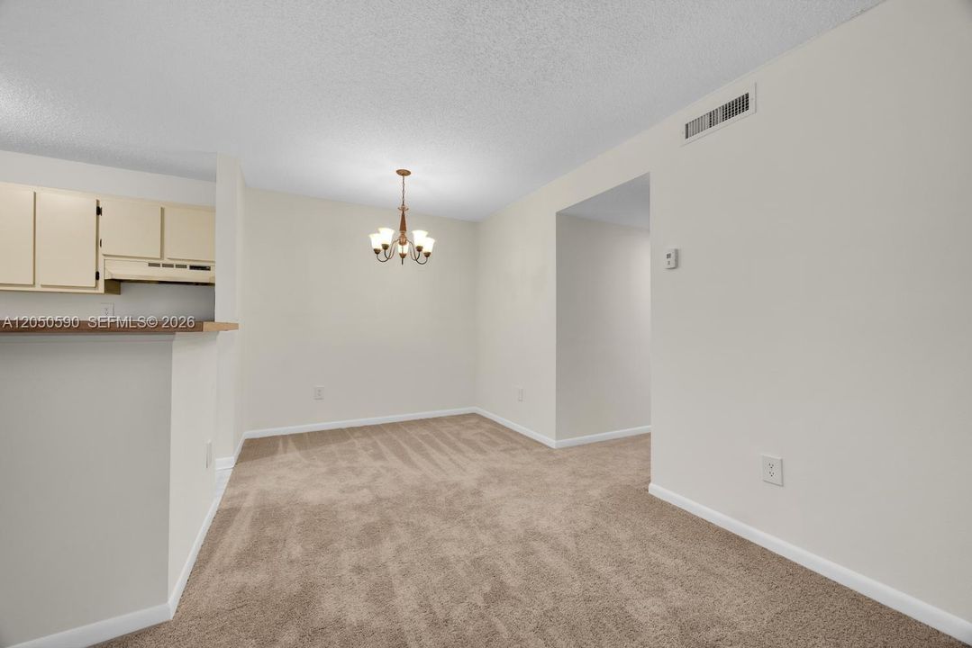 For Sale: $235,000 (2 beds, 2 baths, 870 Square Feet)