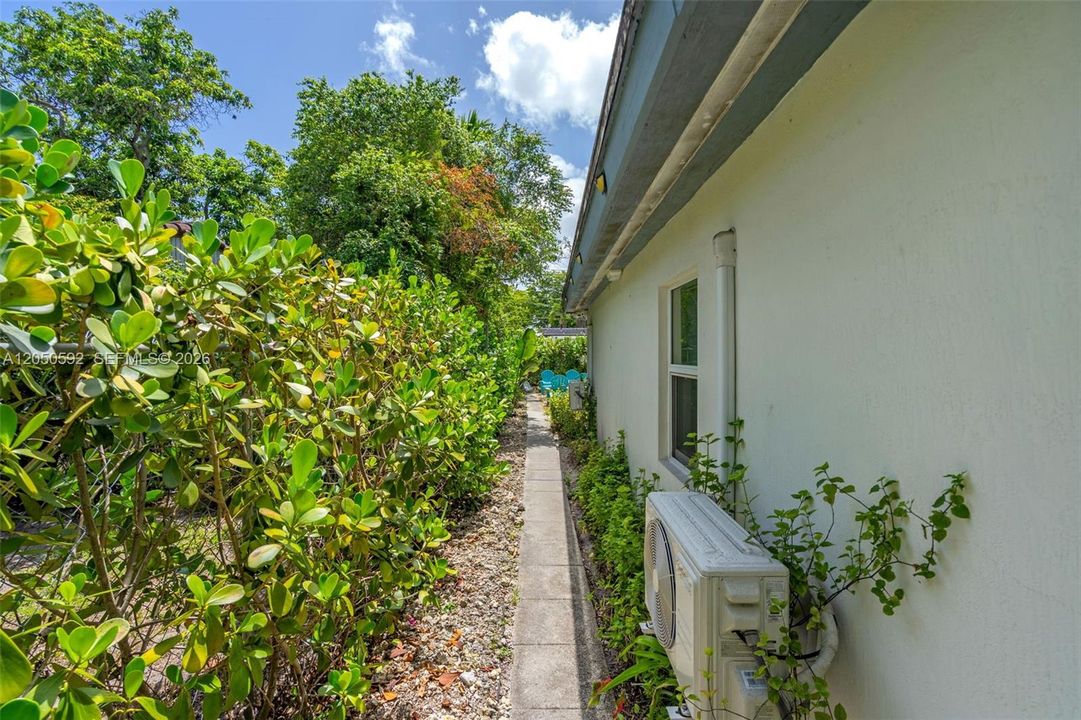 For Sale: $699,000 (4 beds, 3 baths, 1390 Square Feet)