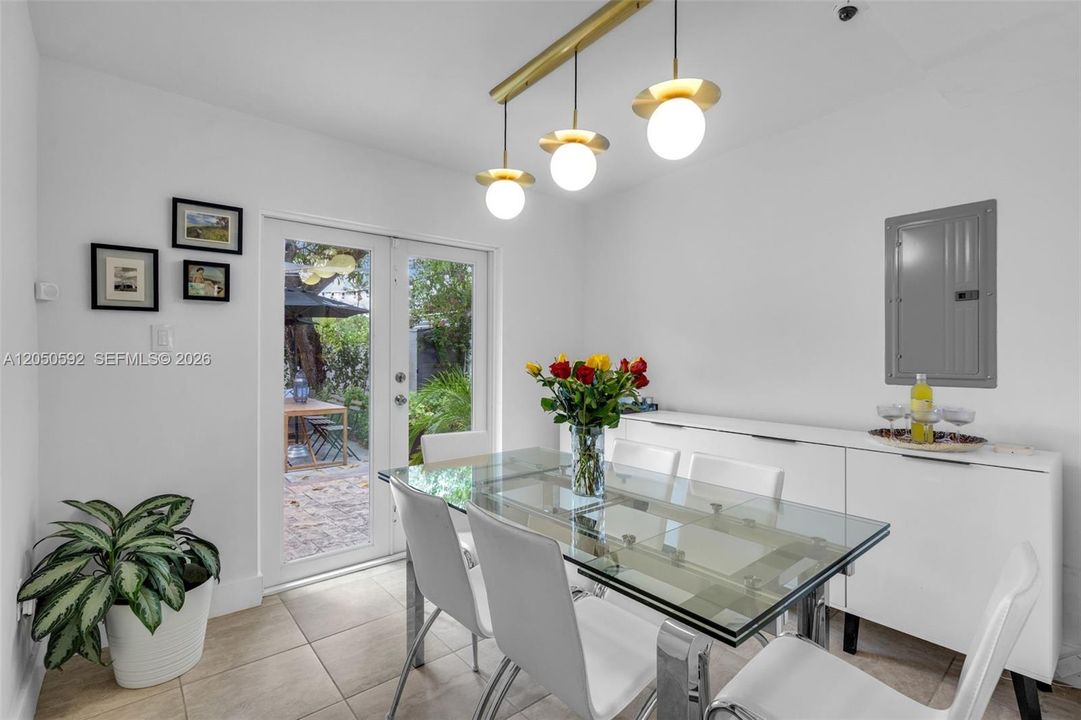 For Sale: $699,000 (4 beds, 3 baths, 1390 Square Feet)