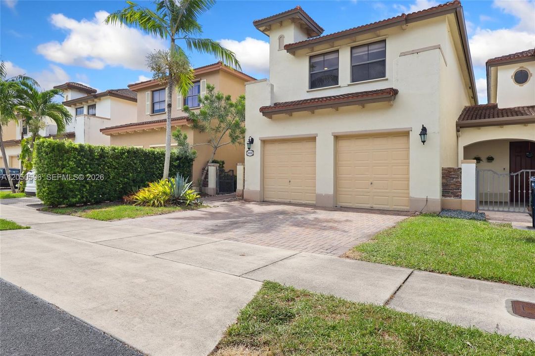 For Sale: $529,999 (4 beds, 2 baths, 2201 Square Feet)