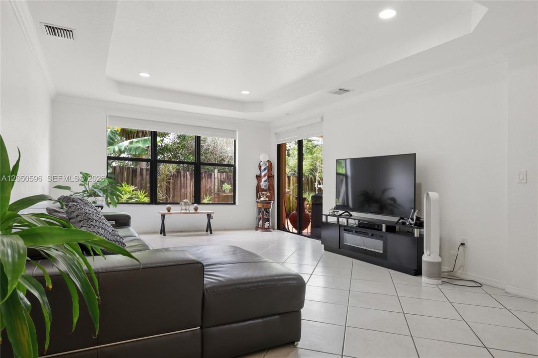 For Sale: $529,999 (4 beds, 2 baths, 2201 Square Feet)