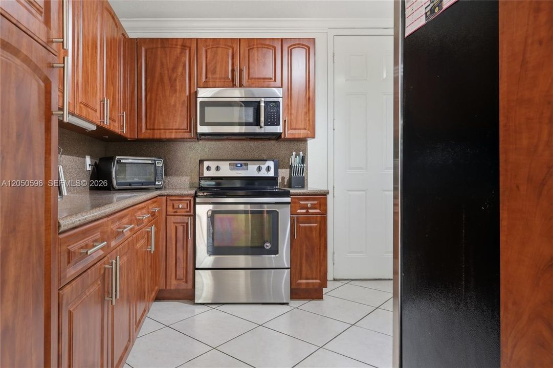 For Sale: $529,999 (4 beds, 2 baths, 2201 Square Feet)