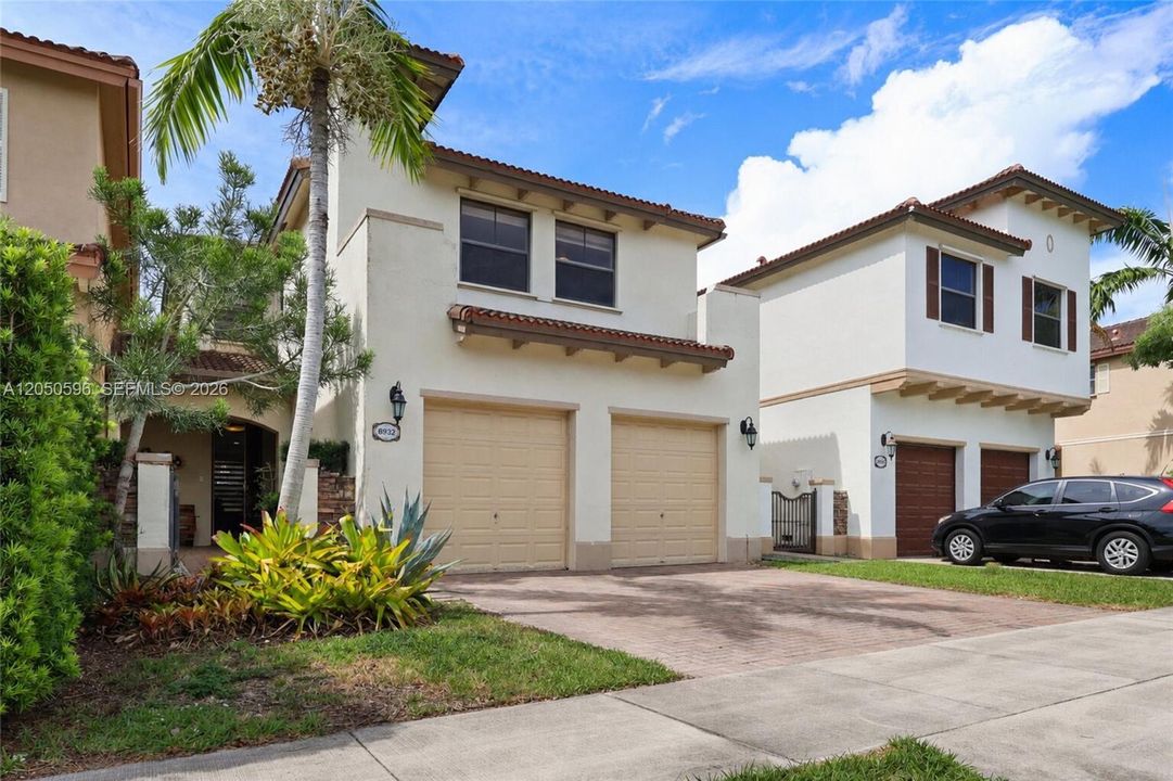 For Sale: $529,999 (4 beds, 2 baths, 2201 Square Feet)