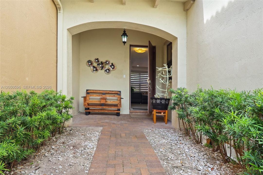 For Sale: $529,999 (4 beds, 2 baths, 2201 Square Feet)