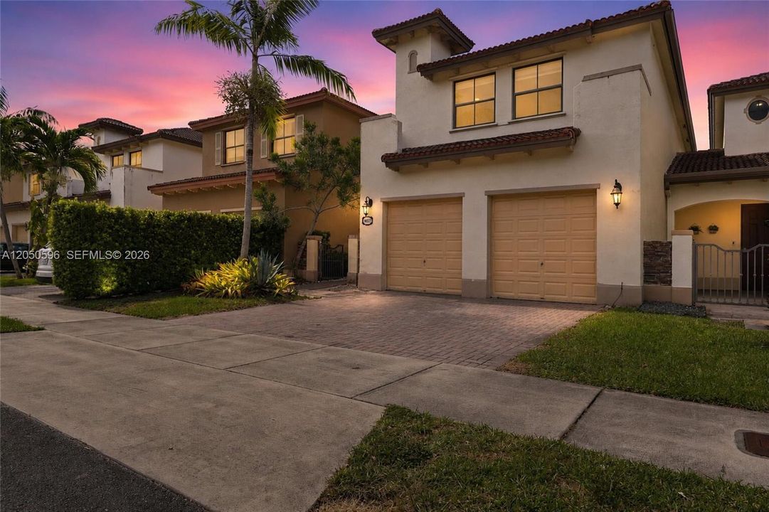 For Sale: $529,999 (4 beds, 2 baths, 2201 Square Feet)