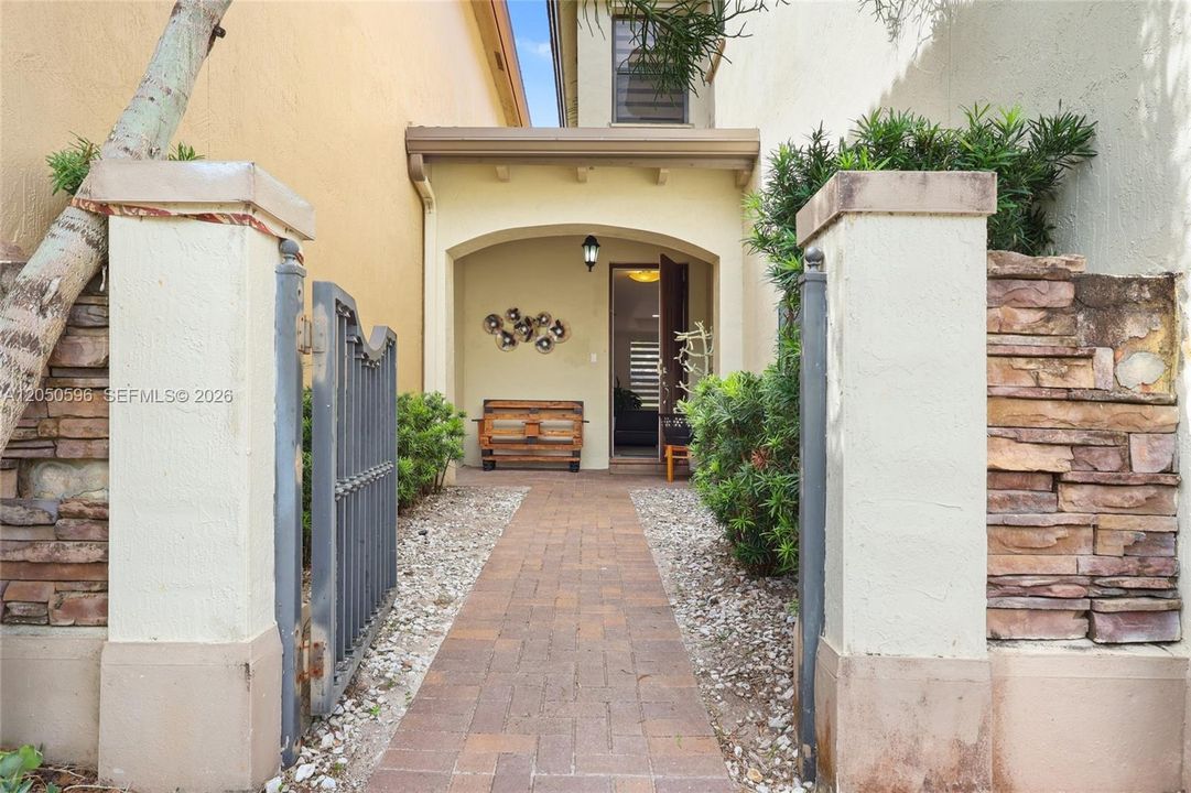 For Sale: $529,999 (4 beds, 2 baths, 2201 Square Feet)