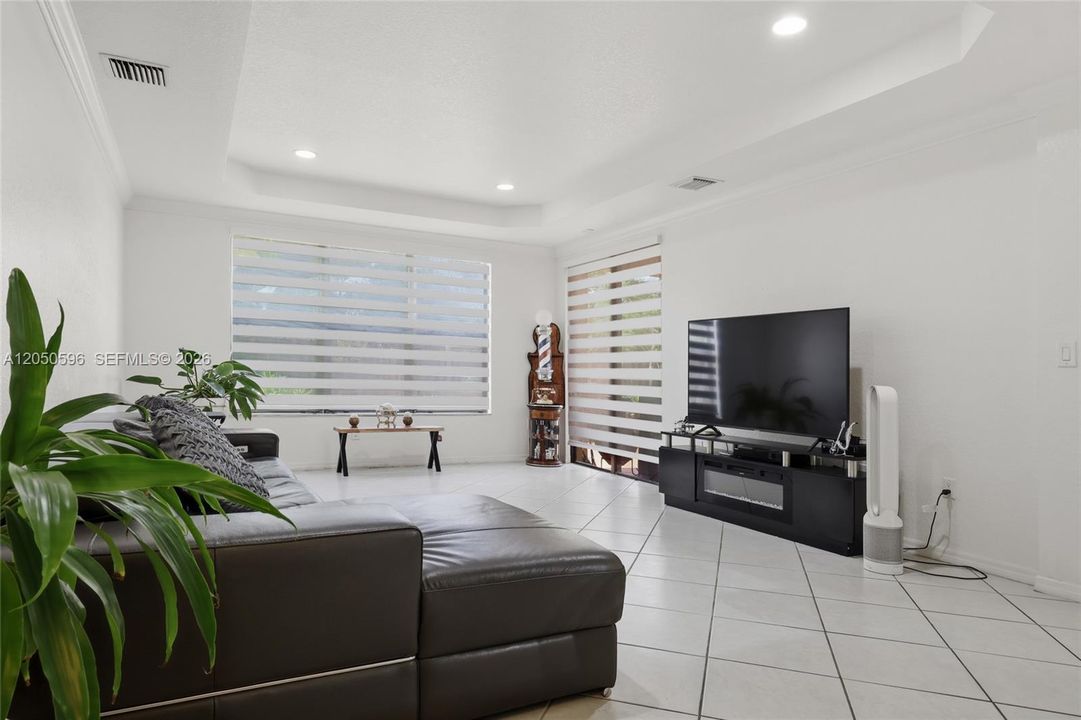 For Sale: $529,999 (4 beds, 2 baths, 2201 Square Feet)