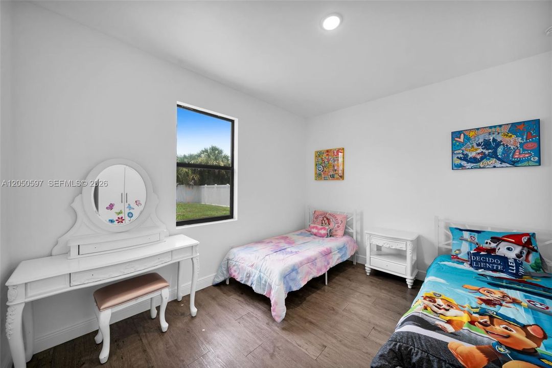 For Sale: $315,700 (3 beds, 2 baths, 1408 Square Feet)