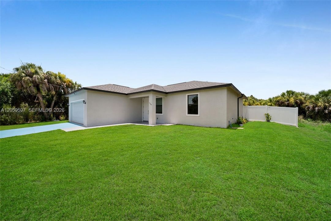 For Sale: $315,700 (3 beds, 2 baths, 1408 Square Feet)