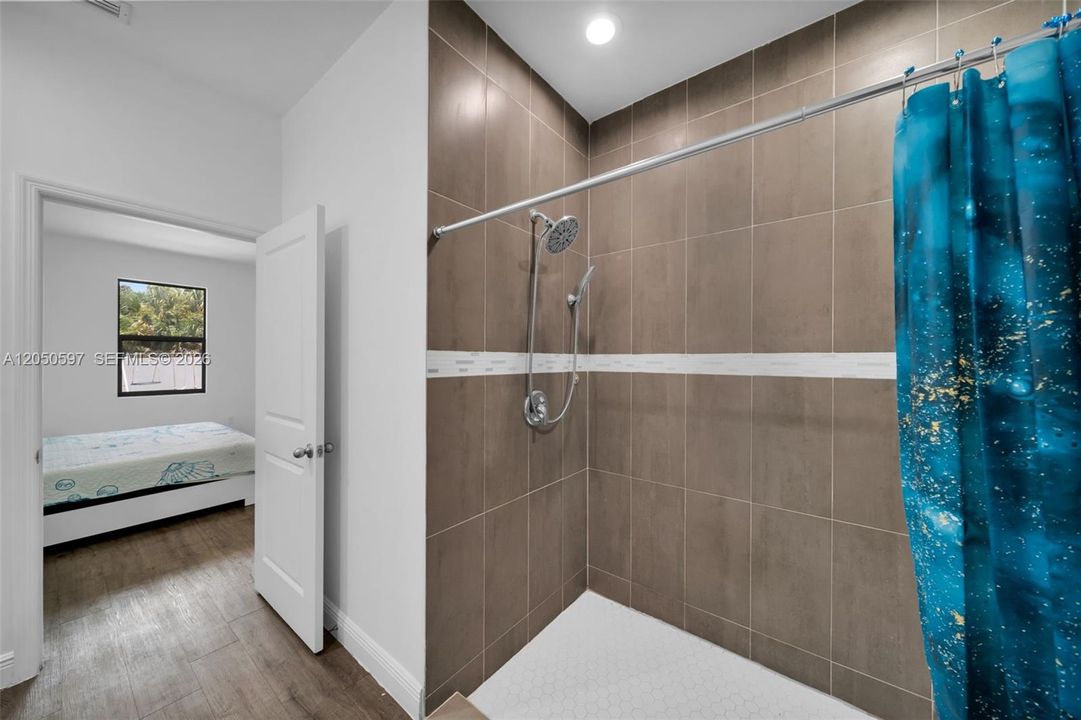 For Sale: $315,700 (3 beds, 2 baths, 1408 Square Feet)