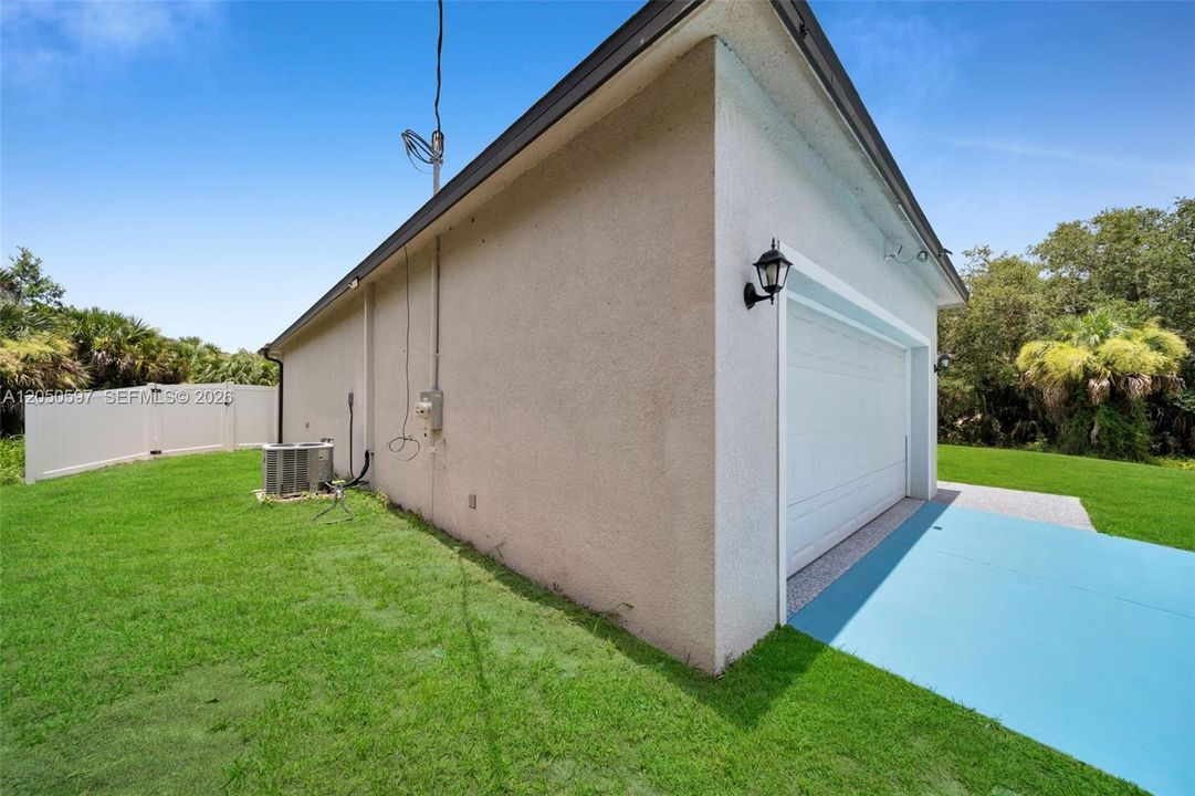 For Sale: $315,700 (3 beds, 2 baths, 1408 Square Feet)