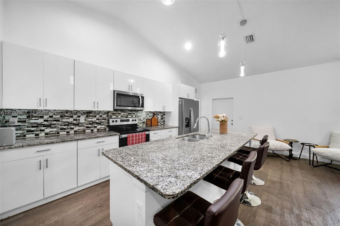 For Sale: $315,700 (3 beds, 2 baths, 1408 Square Feet)