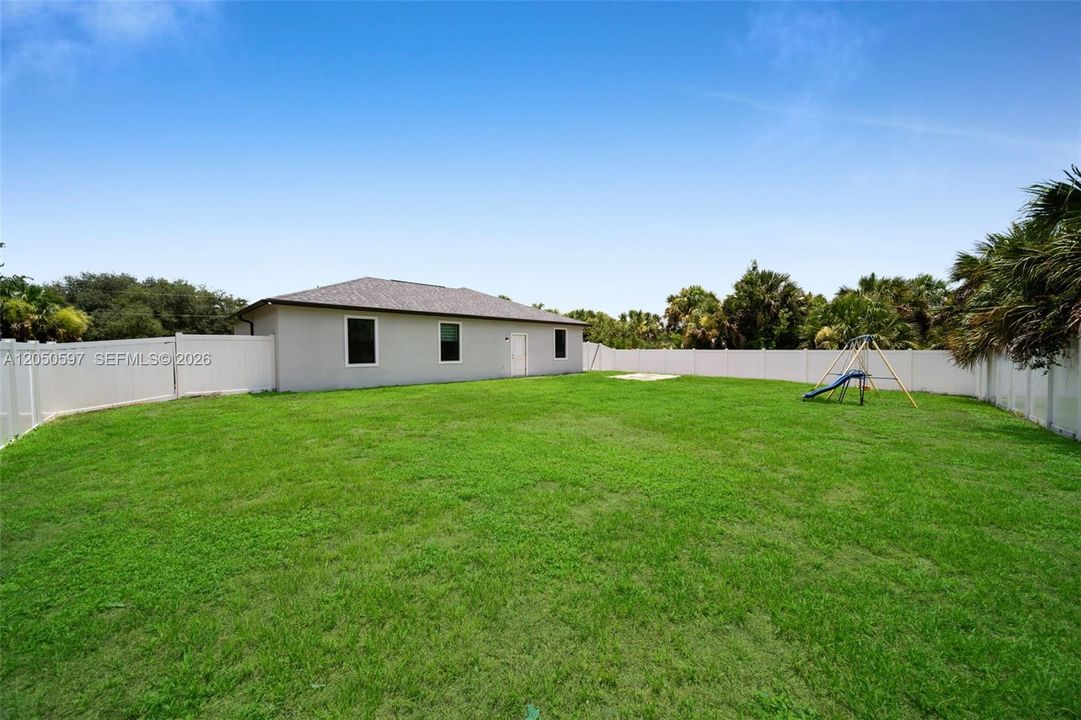 For Sale: $315,700 (3 beds, 2 baths, 1408 Square Feet)