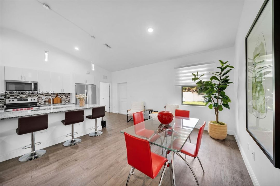 For Sale: $315,700 (3 beds, 2 baths, 1408 Square Feet)