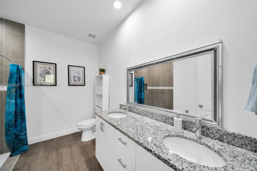 For Sale: $315,700 (3 beds, 2 baths, 1408 Square Feet)