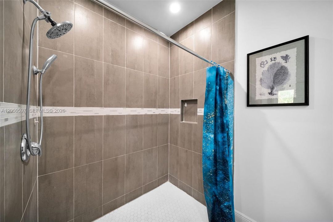 For Sale: $315,700 (3 beds, 2 baths, 1408 Square Feet)