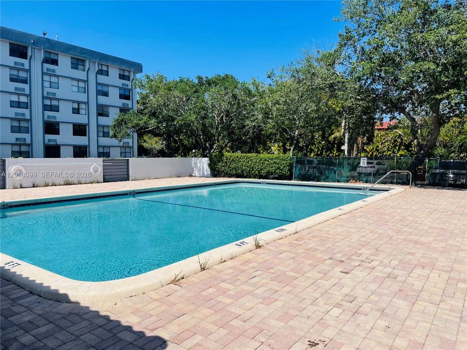 For Rent: $1,475 (1 beds, 1 baths, 606 Square Feet)