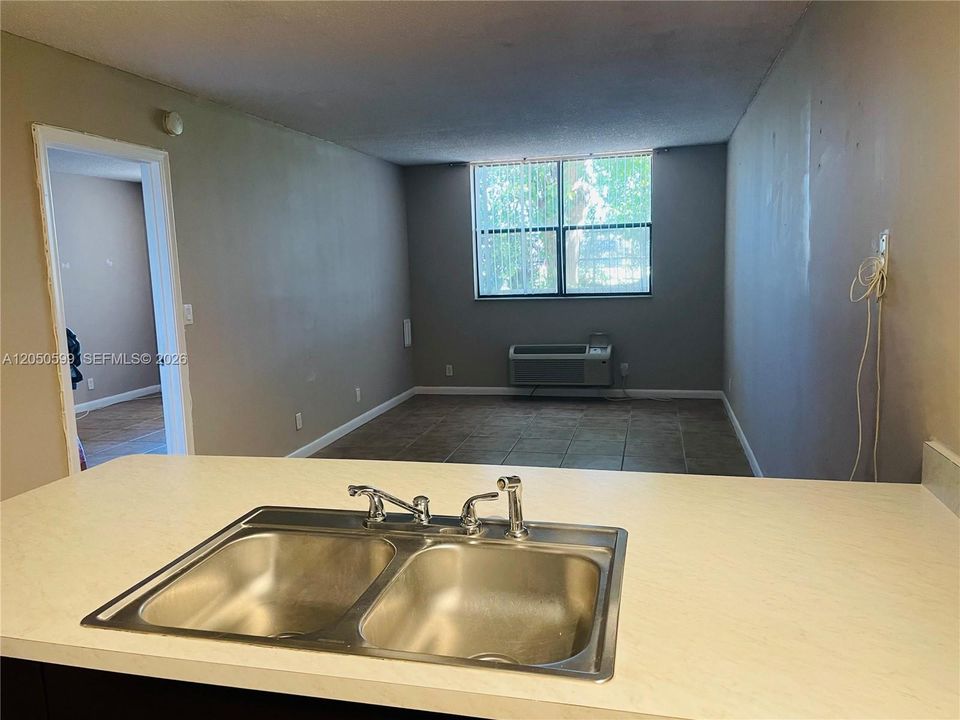 For Rent: $1,475 (1 beds, 1 baths, 606 Square Feet)