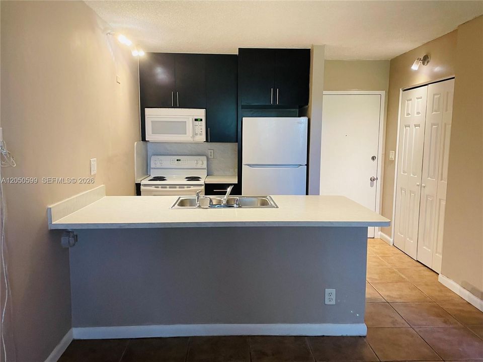 For Rent: $1,475 (1 beds, 1 baths, 606 Square Feet)
