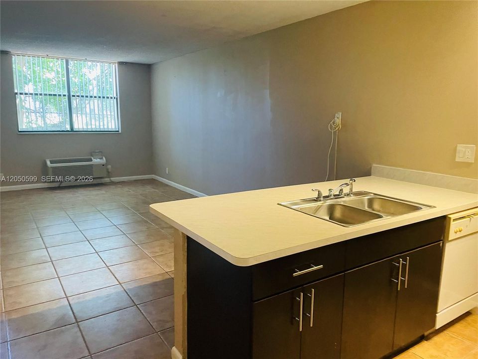 For Rent: $1,475 (1 beds, 1 baths, 606 Square Feet)