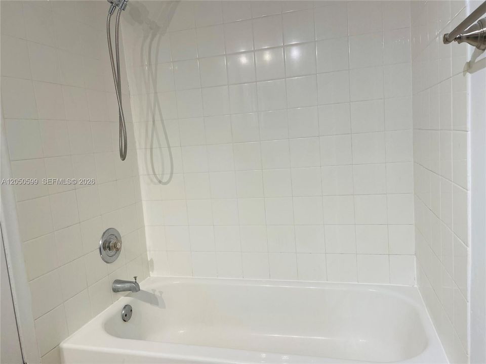 For Rent: $1,475 (1 beds, 1 baths, 606 Square Feet)