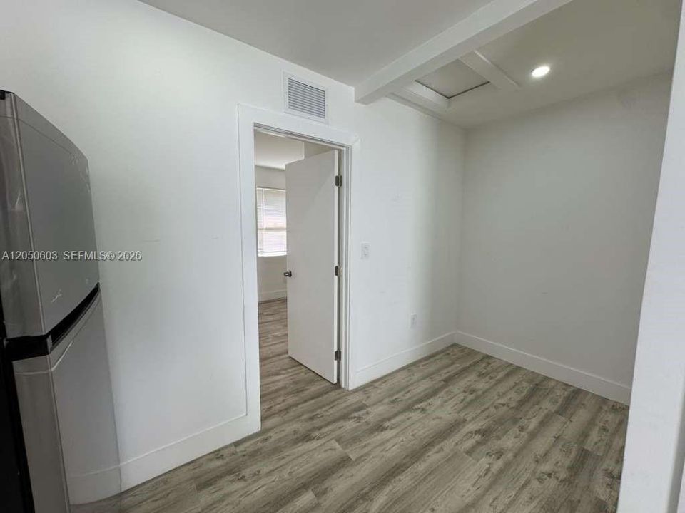 В аренду: $1,650 (1 спален, 1 ванн, 400 Квадратных фут)