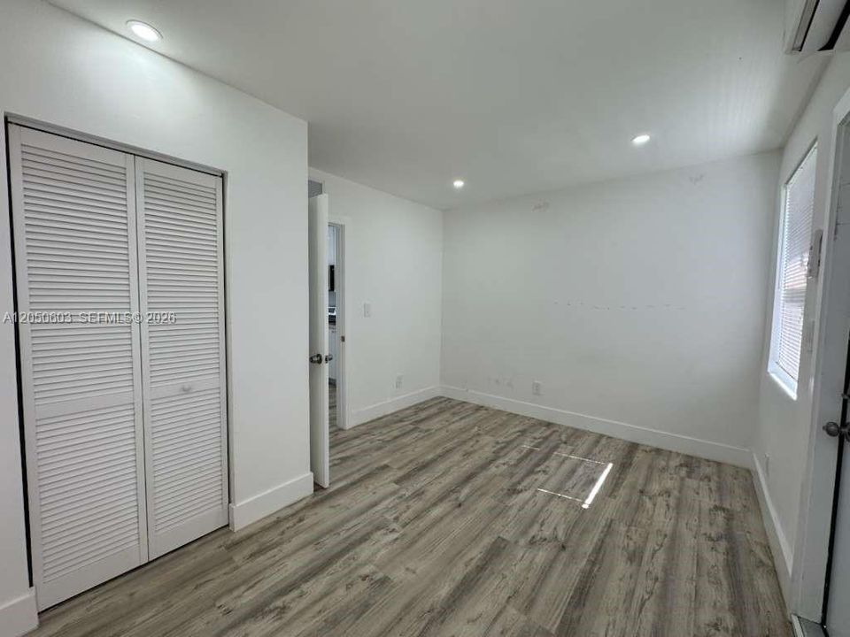 В аренду: $1,650 (1 спален, 1 ванн, 400 Квадратных фут)
