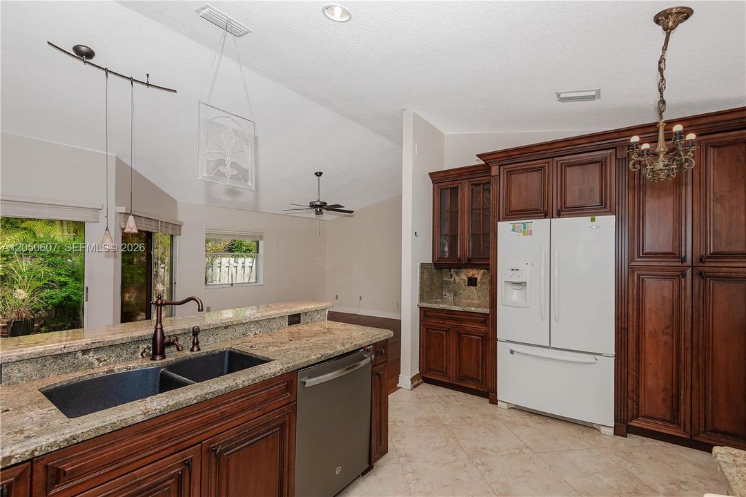 En Venta: $555,000 (3 camas, 2 baños, 1460 Pies cuadrados)