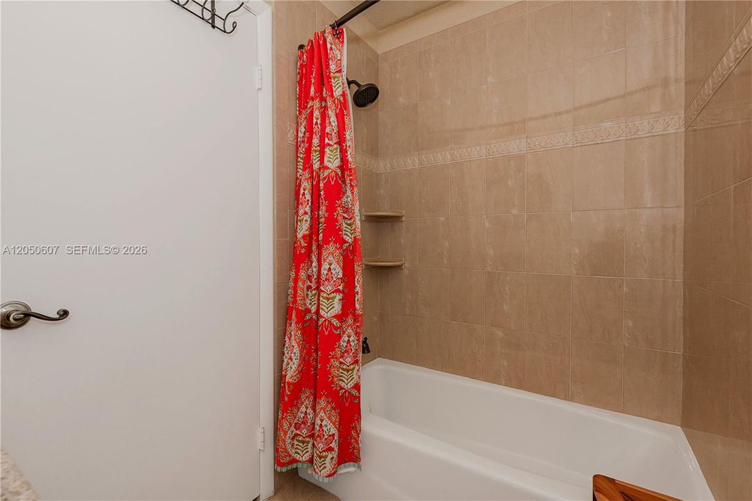 En Venta: $555,000 (3 camas, 2 baños, 1460 Pies cuadrados)