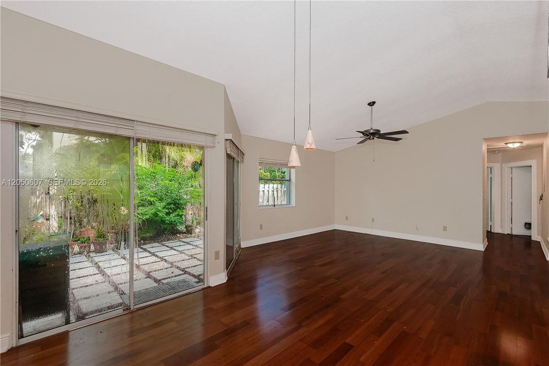 En Venta: $555,000 (3 camas, 2 baños, 1460 Pies cuadrados)