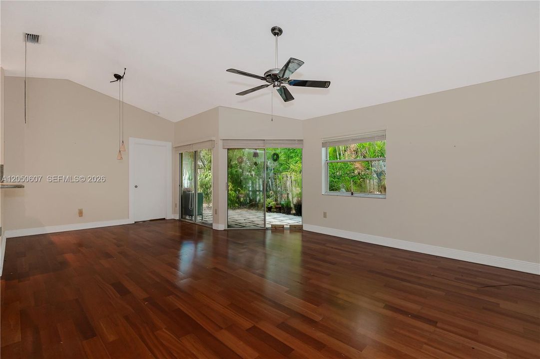 En Venta: $555,000 (3 camas, 2 baños, 1460 Pies cuadrados)