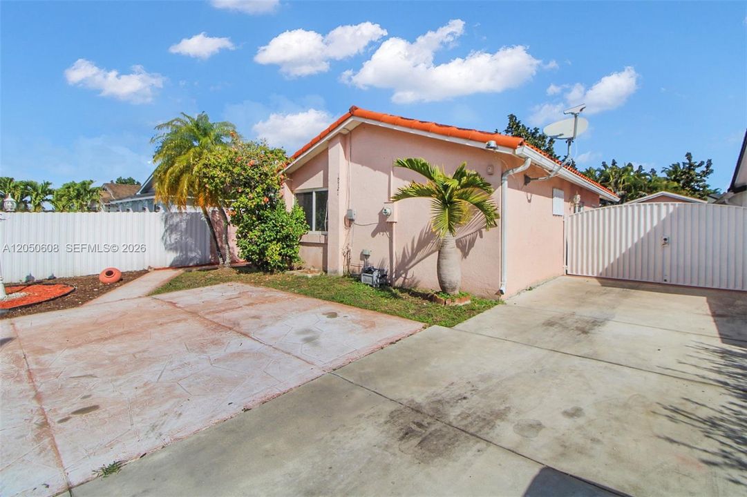 For Sale: $500,000 (2 beds, 2 baths, 1156 Square Feet)