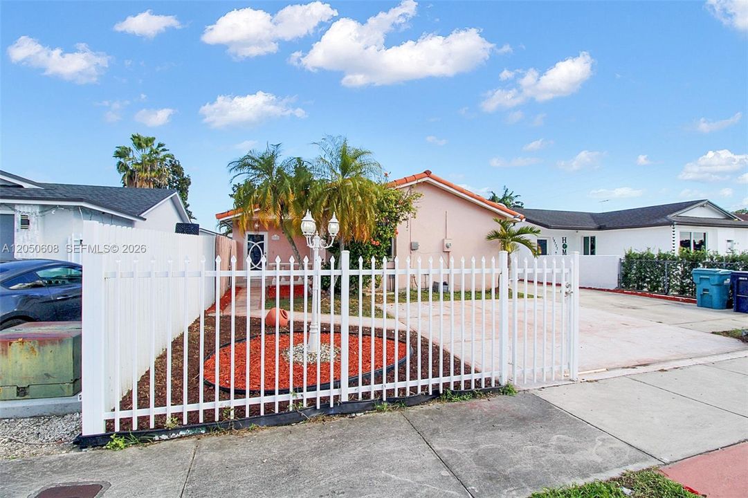 For Sale: $500,000 (2 beds, 2 baths, 1156 Square Feet)